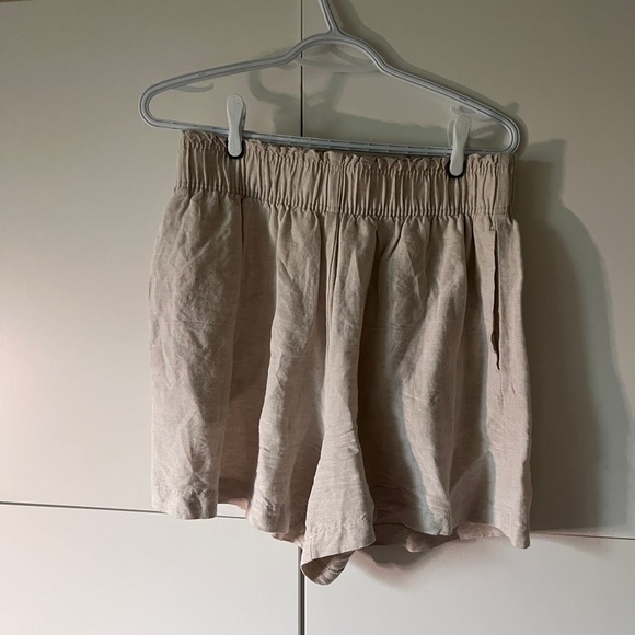 H&M linen blend shorts - Picture 2 of 3